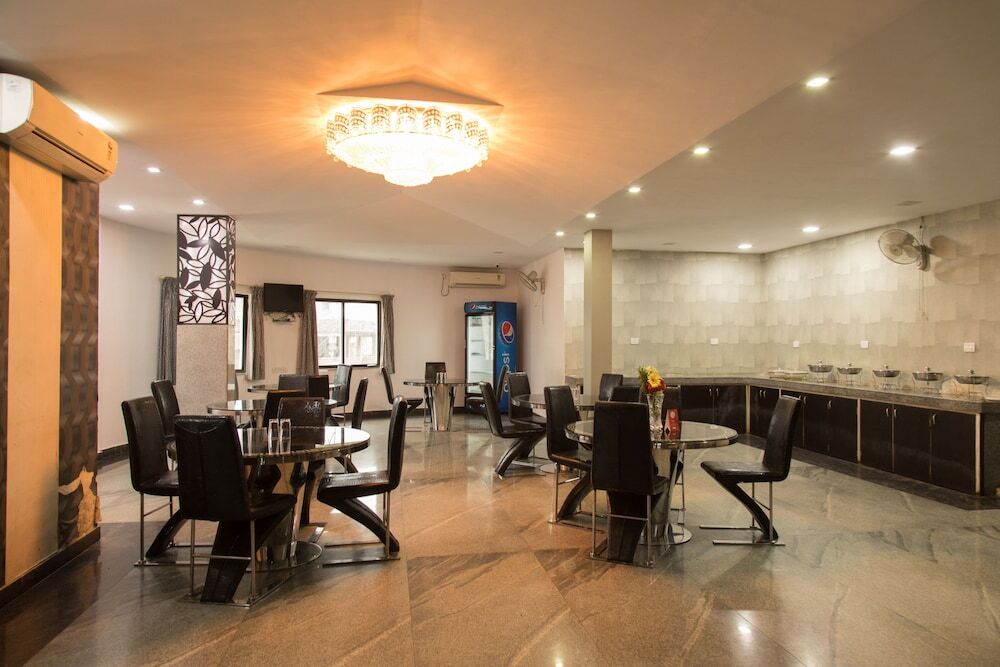 Нагпур: OYO Premium Nagpur C A Road