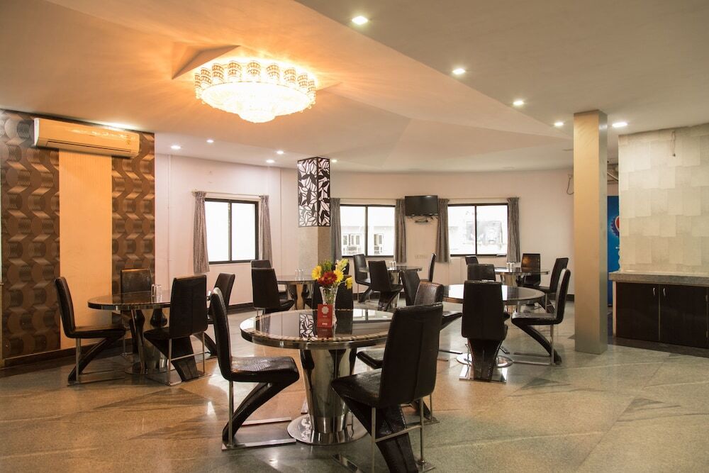 Нагпур: OYO Premium Nagpur C A Road