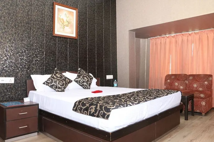 Лудхиана: OYO 1072 Hotel Leela Classic