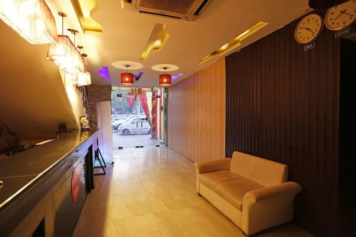 Фаридабад: OYO 834 Hotel Aashirwaad