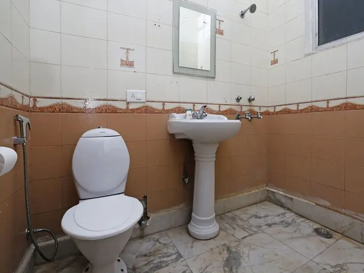 Фаридабад: OYO 834 Hotel Aashirwaad