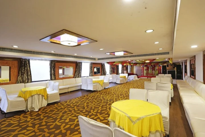 Фаридабад: OYO 834 Hotel Aashirwaad