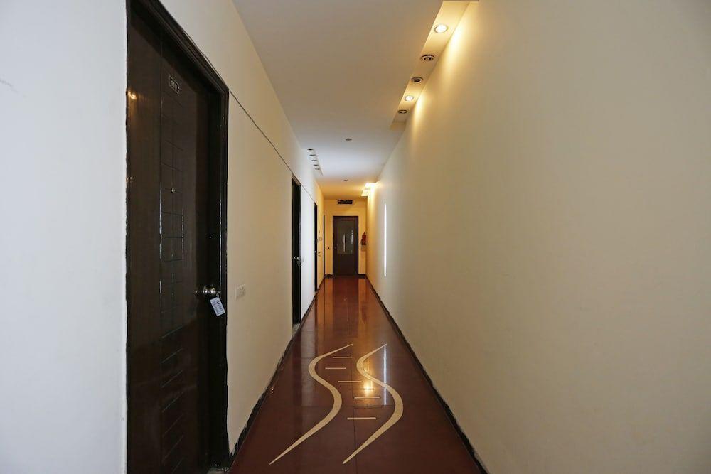 Фаридабад: OYO 834 Hotel Aashirwaad