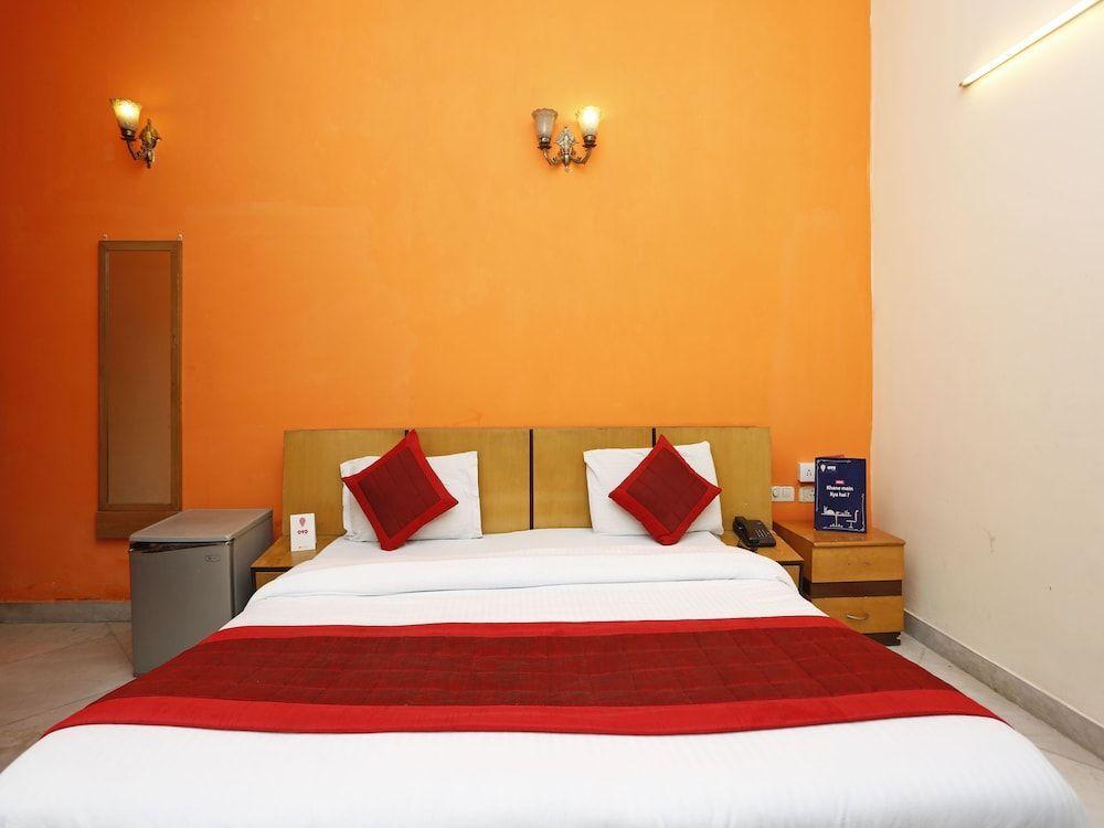 Фаридабад: OYO 834 Hotel Aashirwaad
