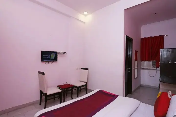 Фаридабад: OYO 834 Hotel Aashirwaad