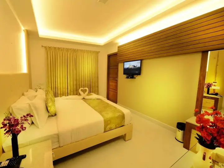 Соманур: Hotel Mahis Gateway