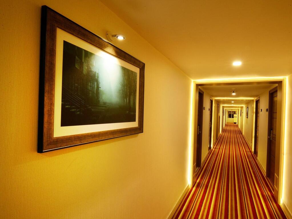 Соманур: Hotel Mahis Gateway