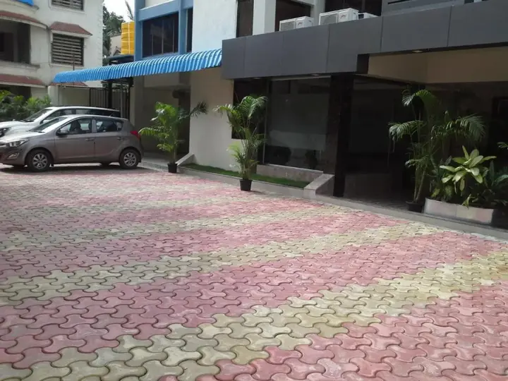 Тхане: Hotel Galaxy's Vaibhav