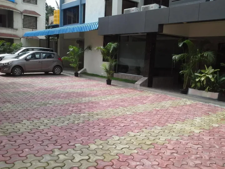 Тхане: Hotel Galaxy's Vaibhav