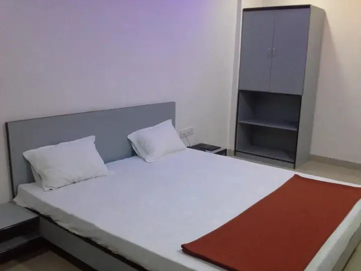 Тхане: Hotel Galaxy's Vaibhav