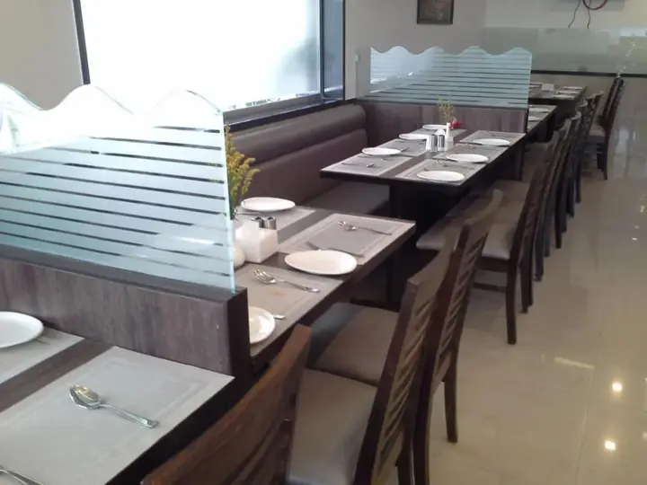 Тхане: Hotel Galaxy's Vaibhav