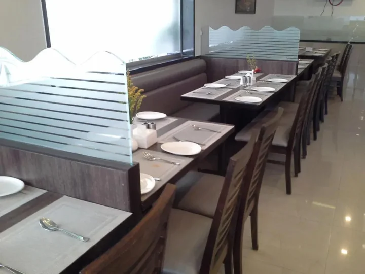 Тхане: Hotel Galaxy's Vaibhav