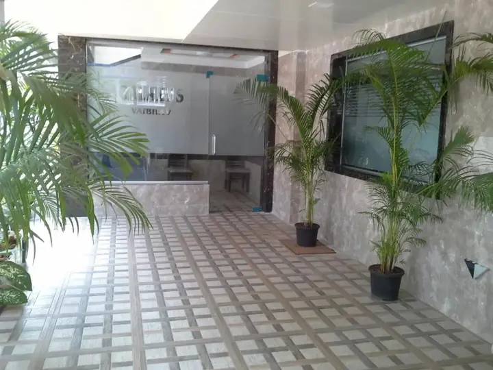 Тхане: Hotel Galaxy's Vaibhav
