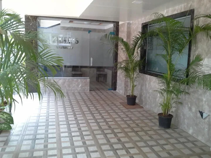 Тхане: Hotel Galaxy's Vaibhav