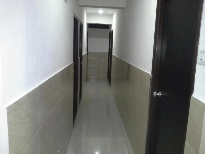 Тхане: Hotel Galaxy's Vaibhav