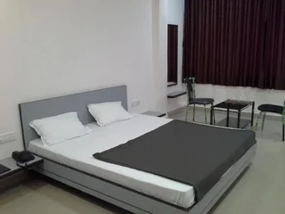 Тхане: Hotel Galaxy's Vaibhav