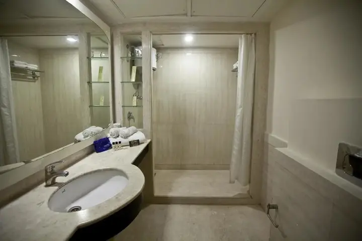 Гуруграм: OYO Premium Sikandarpur Metro 2