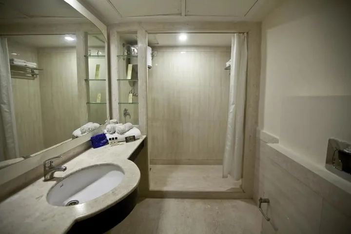 Гуруграм: OYO Premium Sikandarpur Metro 2
