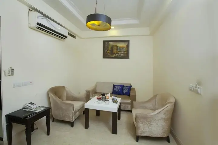 Гуруграм: OYO Premium Sikandarpur Metro 2