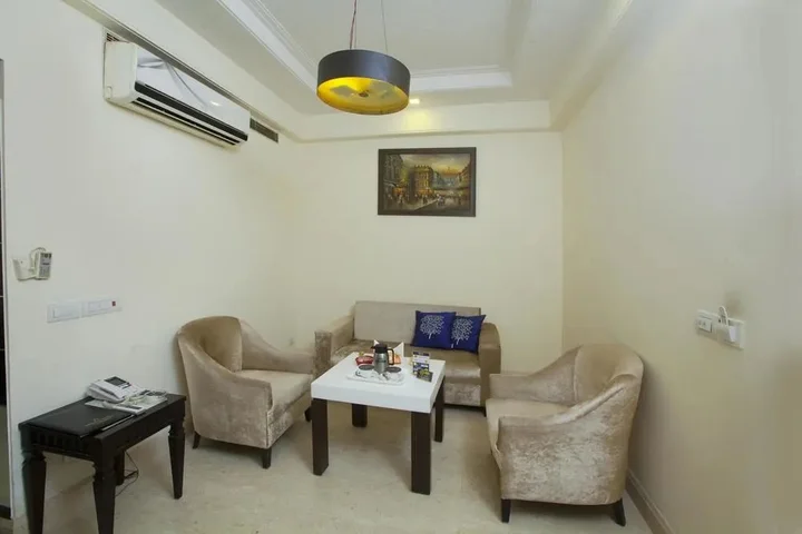Гуруграм: OYO Premium Sikandarpur Metro 2