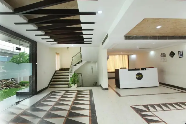 Гуруграм: OYO Premium Sikandarpur Metro 2