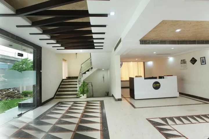 Гуруграм: OYO Premium Sikandarpur Metro 2