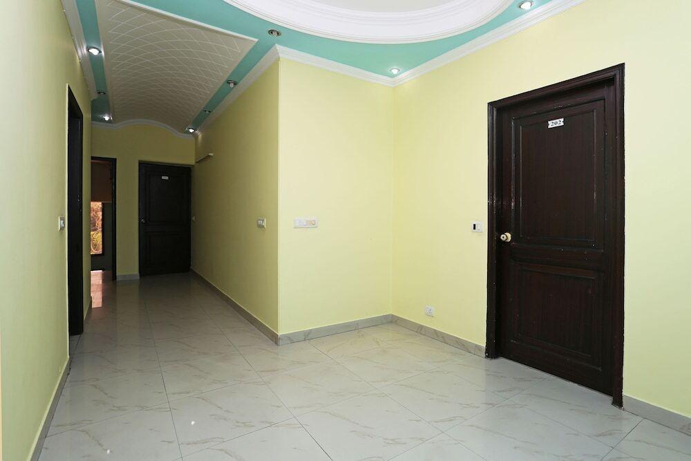 Гуруграм: OYO 1242 near MG Road
