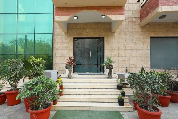 Гуруграм: Hotel Laksh Residency by OYO
