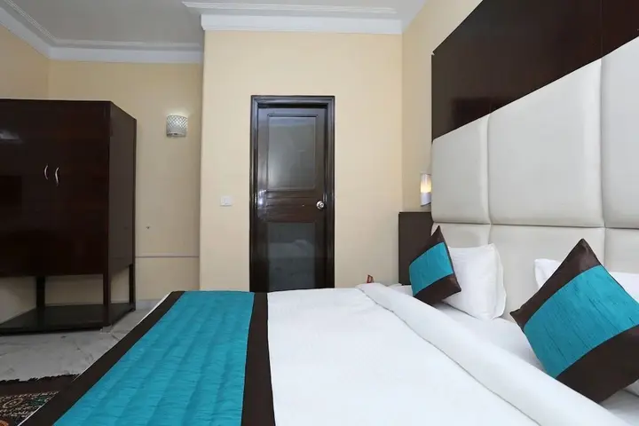 Гуруграм: Hotel Laksh Residency by OYO