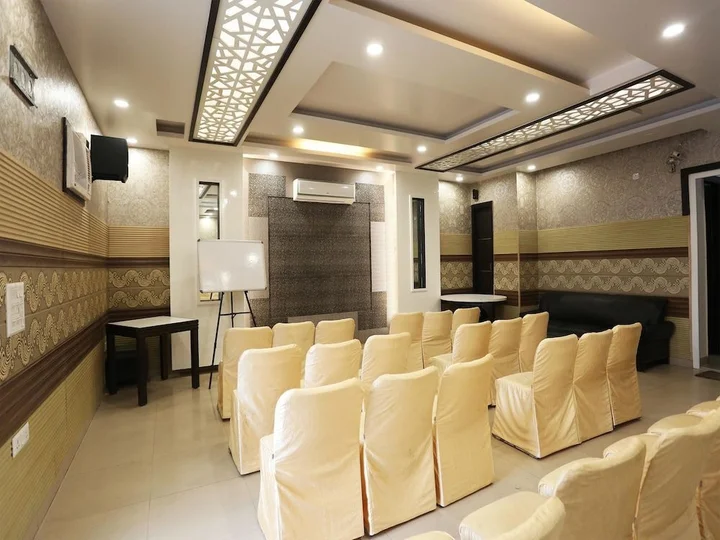 Газиабад: Capital O 1391 Hotel Pushpa Vilas