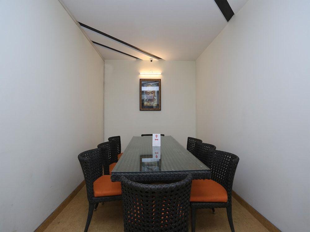 Газиабад: Capital O 1391 Hotel Pushpa Vilas