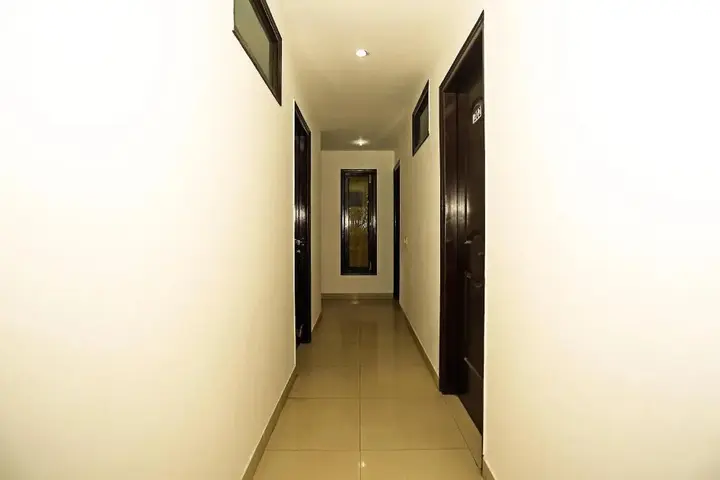Гуруграм: OYO Premium Galleria Market DLF 4