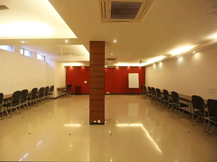Гуруграм: OYO Premium Galleria Market DLF 4