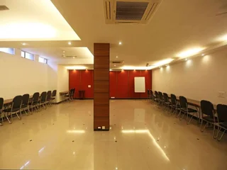 Гуруграм: OYO Premium Galleria Market DLF 4