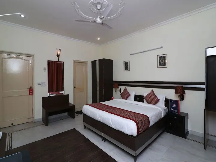 Гуруграм: OYO 12968 Hotel The Domus