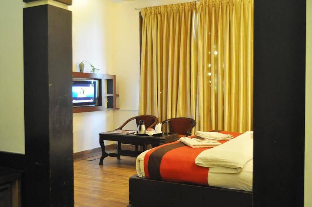 Гуруграм: OYO Premium Old Gurgaon