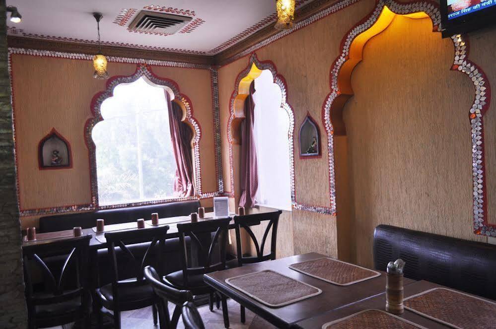 Гуруграм: OYO Premium Old Gurgaon