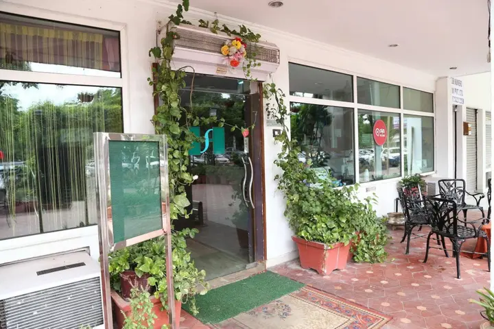 Мохали: OYO 821 Sarao Hotel