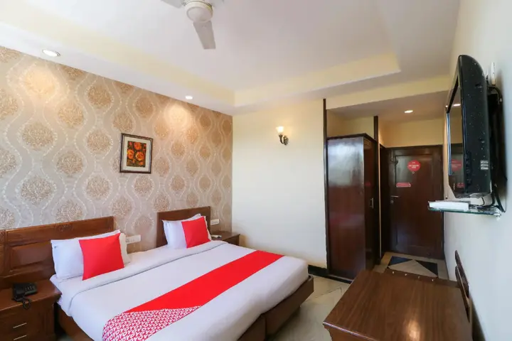 Чандигарх: OYO 808 Hotel Alora