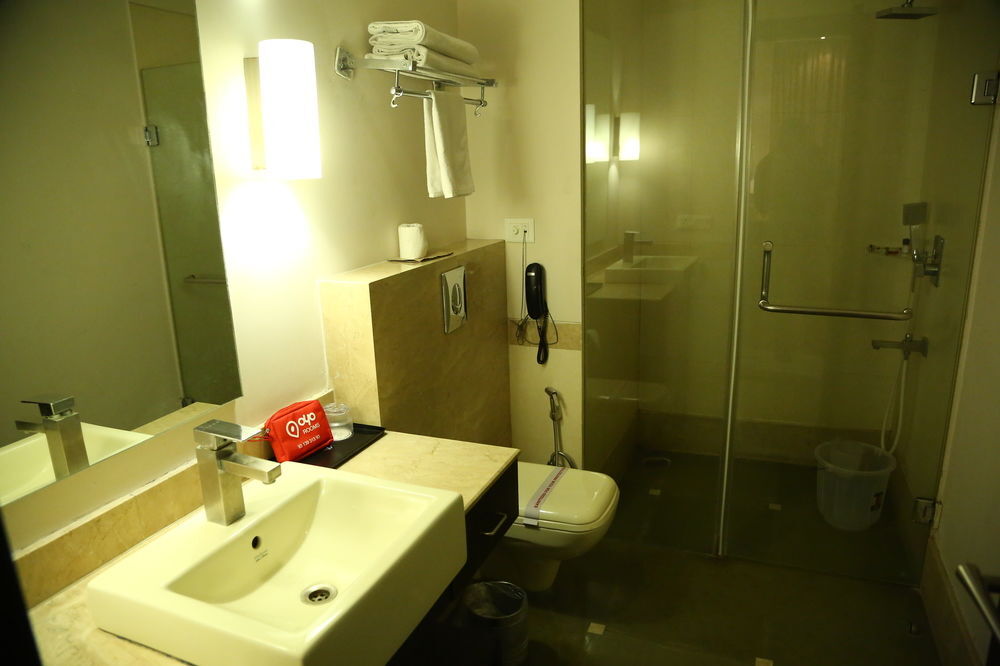 Чандигарх: OYO 808 Hotel Alora