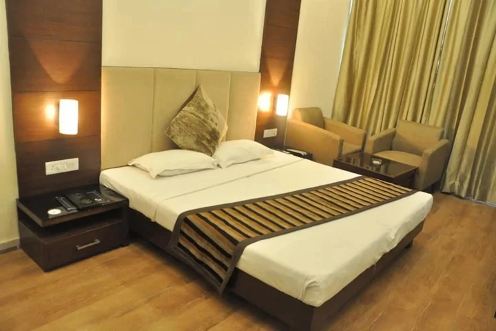 Панчкула: OYO 1832 Hotel Parbhat Inn