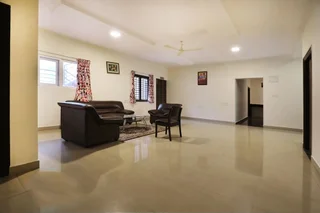 Бангалор: OYO 1078 Hotel Royal Serenity