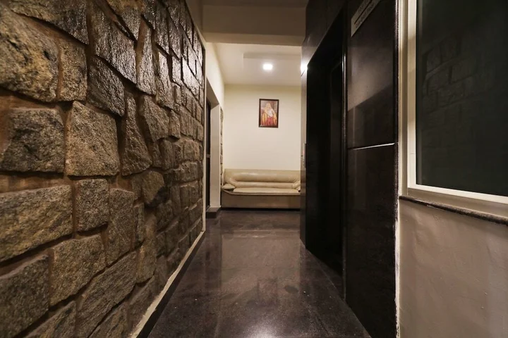 Бангалор: OYO 1078 Hotel Royal Serenity