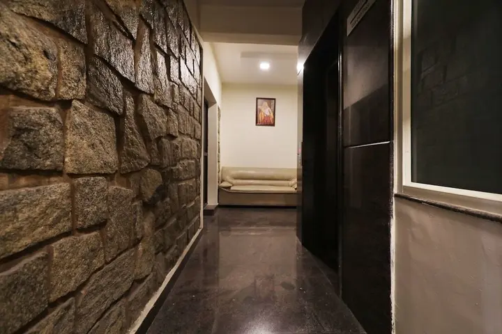Бангалор: OYO 1078 Hotel Royal Serenity