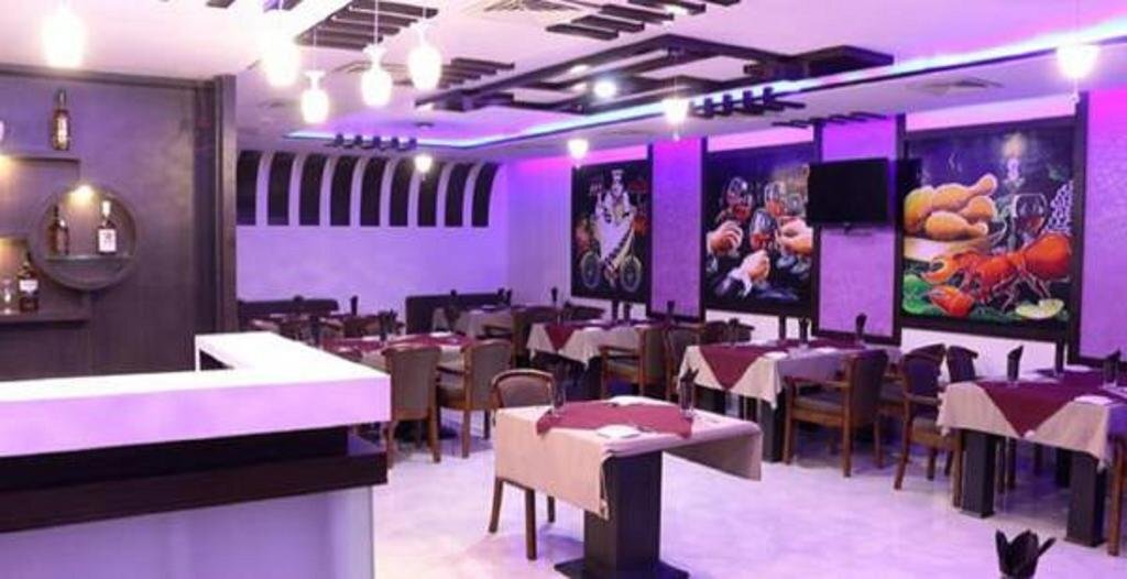Силвасса: OYO Premium Teen Batti Devka Road