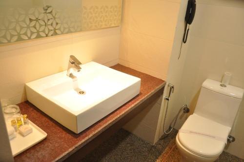 Агра: FabHotel TDI Mall Fatehabad Rd