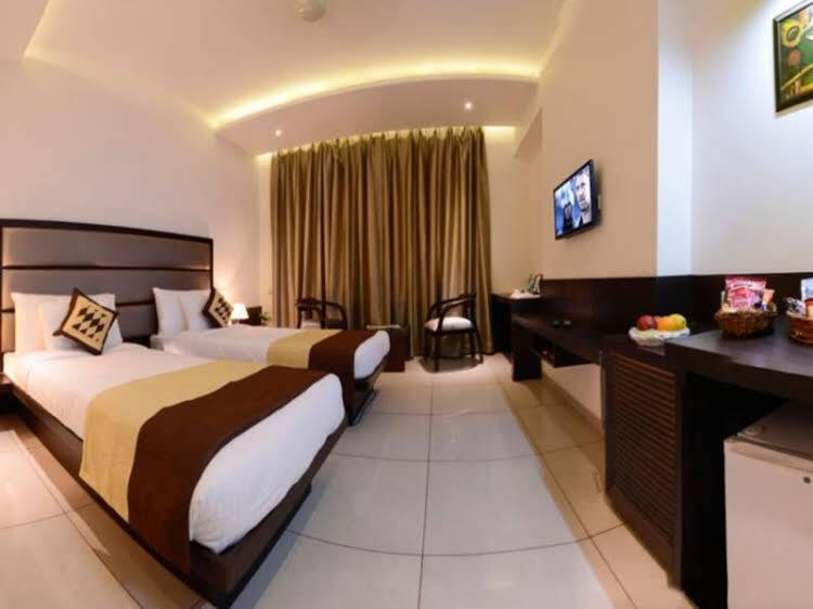 Агра: FabHotel TDI Mall Fatehabad Rd