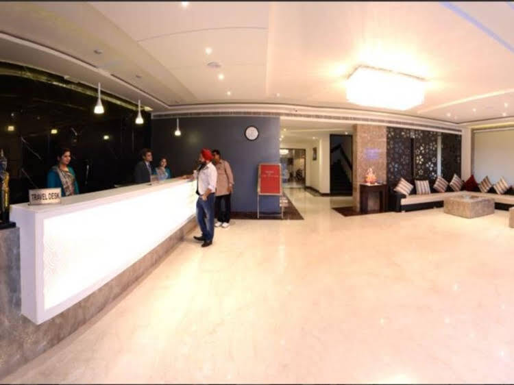 Агра: FabHotel TDI Mall Fatehabad Rd