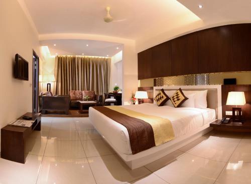 Агра: FabHotel TDI Mall Fatehabad Rd