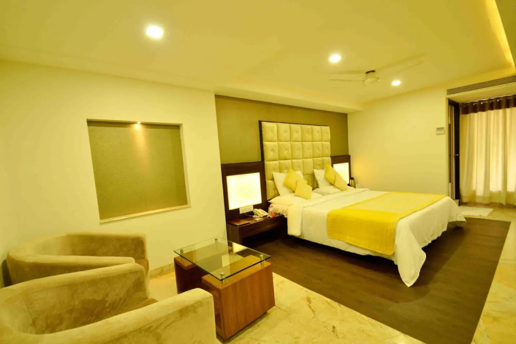 Индаур: OYO Premium Kanchan Bagh